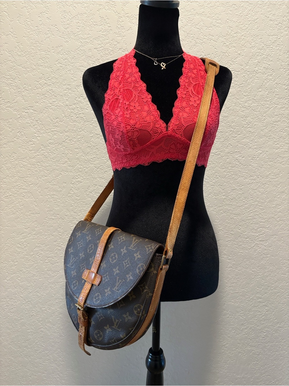 Louis Vuitton Monogram GM
Chantilly Shoulder Bag
